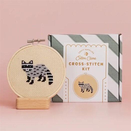 RACOON BEGINNER CROSS STITCH KIT fra Cotton Clara